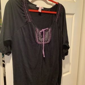 Short sleeve, black, gray, purple and lavender blouse. Size 22/24. EUC